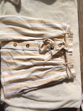 Hollister Cream and Tan Striped Tie-Waist Shorts 970